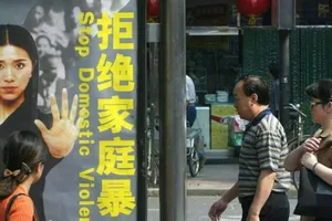 Phản ứng của cảnh sát TP Tây An về vụ bạo lực gia đình gần đây đã gây ra sự phẫn nộ trên mạng xã hội.