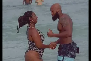 Mica nhờ cộng đồng mạng TikTok tìm giúp người đàn ông đã tán tỉnh cô trên một bãi biển ở bang Miami, Mỹ.