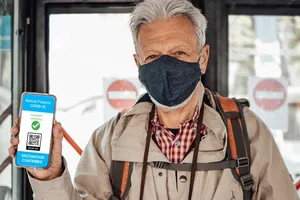 Tiến sĩ người Ý Dominic Standish.