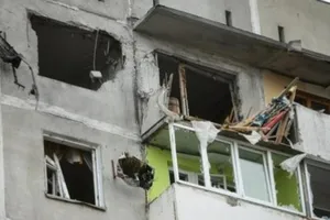 Nhiều tòa nhà dân cư ở khắp Ukraine đã bị phá hủy sau các cuộc không kích của Nga.