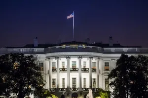 Bên ngoài Nhà Trắng ở thủ đô Washington, D.C.