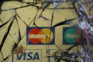 VISA và Mastercard tuyên bố sẽ tạm dừng mọi hoạt động giao dịch ở Nga trong vài ngày trước tình hình căng thẳng ở Ukraine. 