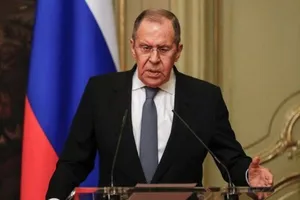 Ngoại trưởng Nga Sergei Lavrov tham dự cuộc họp báo sau cuộc hội đàm với người đồng cấp Kyrgyzstan Ruslan Kazakbayev tại Moscow, ngày 5-3.