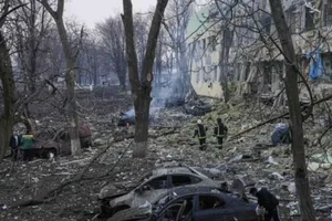 Một khu dân cư ở Ukraine bị tàn phá nặng nề sau các đợt pháo kích của quân đội Nga.