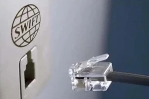 Ba ngân hàng lớn của Belarus, bao gồm Belagroprombank, Ngân hàng Phát triển Belarus và Ngân hàng Dabrabyt, đã bị loại khỏi SWIFT.