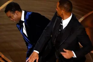 Người dẫn chương trình buổi lễ trao giải Oscar 2022, nam diễn viên hài Chris Rock bị Will Smith tát vào mặt.