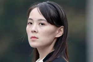 Bà Kim Yo-jong, em gái nhà lãnh đạo Triều Tiên Kim Jong-un, tham dự lễ đặt vòng hoa tại Lăng Chủ tịch Hồ Chí Minh, Hà Nội, Việt Nam, ngày 2-3-2019.