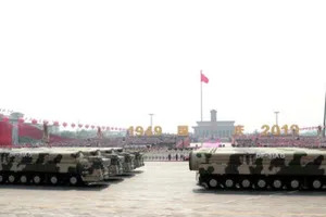 Hệ thống tên lửa đạn đạo xuyên lục địa của Trung Quốc trong cuộc duyệt binh ở Bắc Kinh, ngày 1-10-2019.