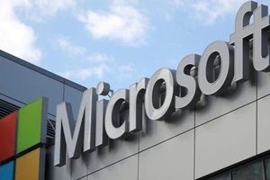 Logo Microsoft được nhìn thấy tại một tòa nhà ở TP Los Angeles, California, Mỹ ngày 7-11-2017.