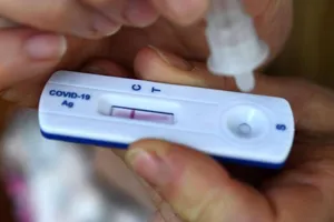 Ma đã nói dối rằng công ty mà anh quản lý đang hỗ trợ chính quyền TP New York mua những bộ kit xét nghiệm COVID-19.