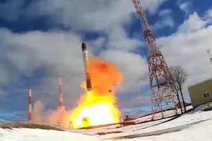 Tên lửa đạn đạo xuyên lục địa RS-28 Sarmat của Nga trong vụ phóng thử nghiệm vào ngày 21-4.