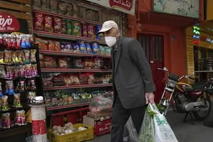 Người dân Iran đang gặp nhiều khó khăn để có thể mua được những mặt hàng cơ bản mỗi ngày.