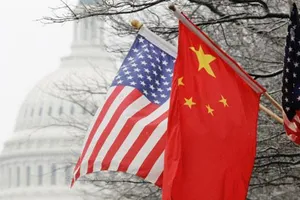 Quốc kỳ Mỹ và quốc kỳ Trung Quốc.