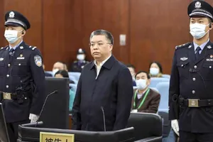 Ông Đồng Đạo Trì hầu tòa tại Tòa án nhân dân Trung cấp Thâm Quyến ở tỉnh Quảng Đông vào tháng 1.