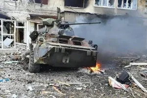 Một chiếc xe tăng bị hư hại sau các cuộc giao tranh giữa Nga và Ukraine.