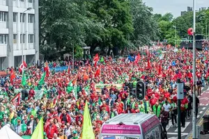 Người biểu tình tuần hành dọc các tuyến đường ở Brussels, Bỉ, ngày 20-6.