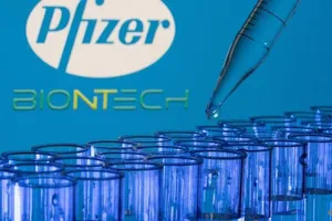 Pfizer/BioNTech cho biết sẽ bắt đầu thử nghiệm trên người vaccine phổ quát ngừa COVID-19 trong nửa cuối năm nay.