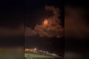 Hệ thống phòng không Israel đánh chặn một tên lửa được bắn từ bên kia Dải Gaza, ngày 16-7.