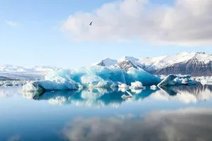 Sự nóng lên toàn cầu đang khiến sông băng ở khu vực bắc bán cầu tan chảy.