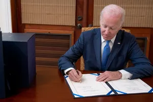 Tổng thống Mỹ Joe Biden ký dự luật chi tiêu trị giá 1,7 nghìn tỉ USD cho các mục tiêu trong năm 2023.