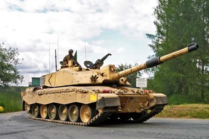 Một chiếc xe tăng Challenger 2. 
