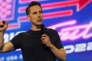 Thượng nghị sĩ Mỹ Josh Hawley phát biểu trong một sự kiện ở bang Arizona, ngày 18-12-2022.