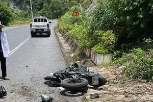 Tự đâm xe máy vào vỉa hè, 1 thanh niên tử vong ở Cát Bà