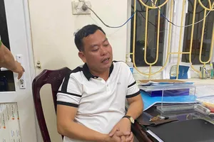 Tài xế vi phạm nồng độ cồn tông ô tô vào xe CSGT khi bỏ chạy