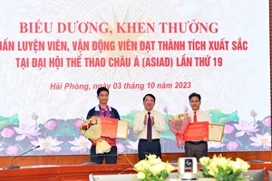 Hải Phòng thưởng cho thầy trò xạ thủ Phạm Quang Huy 338,6 triệu 