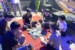 Thuê phòng hát karaoke để đánh bạc