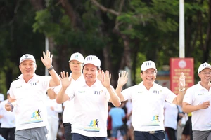 Bí thư Thành uỷ Hải Phòng chạy cùng 4500 học sinh, sinh viên trên “đường đua” S-Race 2023