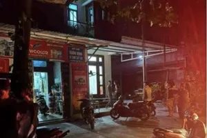 Nhắc nhở vi phạm trật tự xây dựng, 2 cán bộ xã bị tấn công