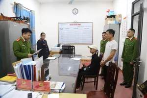 Bênh con, bố lái ô tô truy đuổi rồi bị khởi tố về tội giết người 