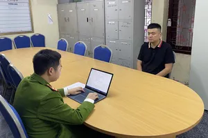 1 người Trung Quốc bị truy nã, vượt biên trái phép vào Việt Nam đánh bạc