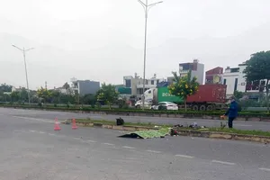 Nghi tự đâm vào đảo giao thông lúc rạng sáng, một người thiệt mạng 