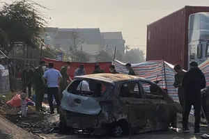 1 người bị cháy đen trong xe ô tô ở Thái Bình