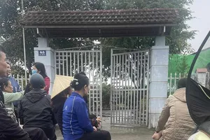 Con trai hốt hoảng thấy mẹ tử vong trong phòng ngủ với nhiều vết thương 