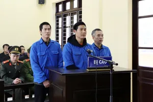 Mua bán hơn 100 kg pháo nổ, ba người lãnh án 18 năm tù