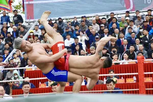 Rộn ràng lễ hội vật gần 700 năm tuổi ở Hải Phòng