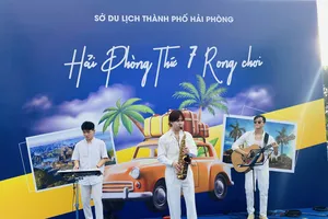 Du khách hoà mình vào ‘Hải Phòng thứ Bảy rong chơi’