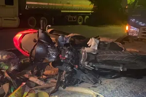 Chạy xe máy tốc độ cao va vào ô tô, 3 thanh thiếu niên thương vong