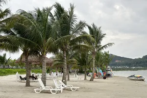 Quận Đồ Sơn lên tiếng sau những lùm xùm ở bãi tắm miễn phí Vụng Hương