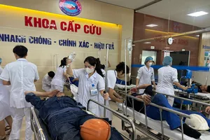 Hơn 100 công nhân nhập viện sau bữa trưa, nghi ngộ độc thực phẩm
