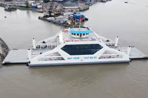 Ngắm chiếc phà mới hiện đại đưa khách sang đảo Cát Bà