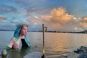 Chủ hộ kinh doanh lý giải về bức tượng 'Nữ thần San hô' ở vịnh Hạ Long