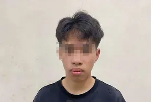 Khởi tố nam sinh lớp 12 chạy xe máy tông trọng thương cảnh sát giao thông