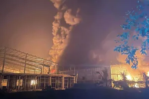 Cháy lớn tại công ty tái chế, sản xuất tấm nhựa ở Hải Dương