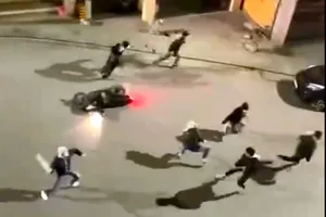 2 nhóm thanh niên ẩu đả sau va chạm trên đường 