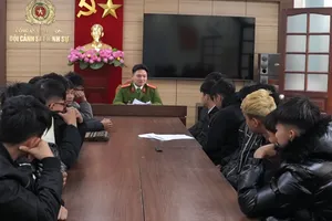 16 thanh thiếu niên đuổi đánh nhau trên phố chỉ vì 'ngứa mắt'