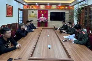 Nam thanh niên dùng giấy ra vào công an tỉnh cho ô tô để dàn dựng, quay clip câu view